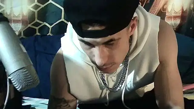 Snapshot of --D-a-D-D-y- chatting on October 21, 5:41 am --D-a-D-D-y- online show from October 21, 5:41 am