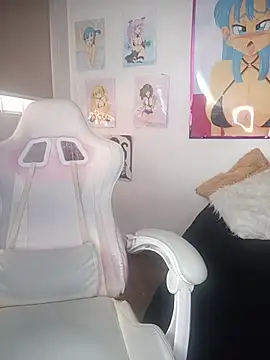 Snapshot of Mishka__ chatting on April 25, 8:17 pm Mishka online show from April 25, 8:17 pm