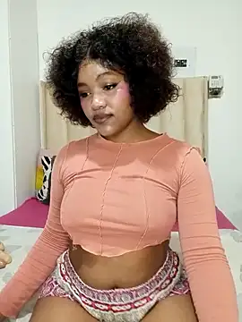 Snapshot of charmainexxx chatting on December 17, 12:05 am charmainexxx online show from December 17, 12:05 am