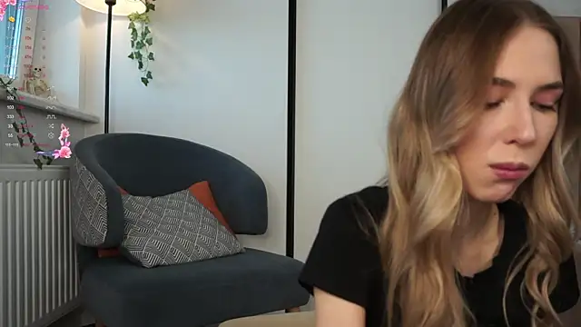 Snapshot of heidas_dream chatting on October 8, 6:22 am heidas dream online show from October 8, 6:22 am