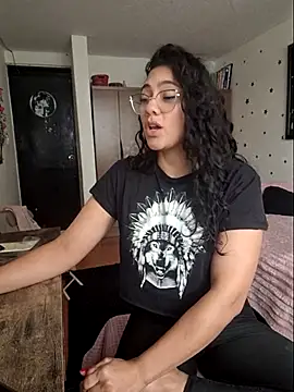 Snapshot of Thaliacooper_ chatting on April 10, 6:23 pm Thaliacooper online show from April 10, 6:23 pm