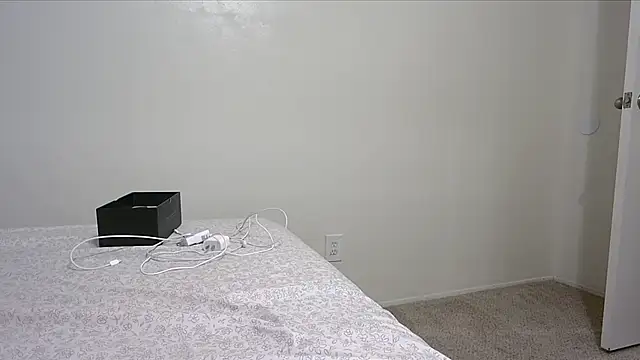 QueenLolaX online show from November 3, 6:36 am