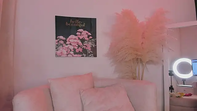 msschloee  online show from June 12, 7:24 pm