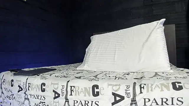 Snapshot of taurus_boy1 chatting on February 23, 12:16 pm taurus boy1 online show from February 23, 12:16 pm