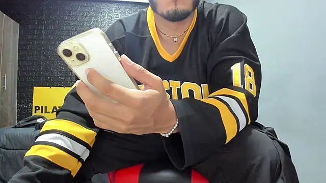 Snapshot of taurus_boy1 chatting on October 10, 11:31 am taurus boy1 online show from October 10, 11:31 am