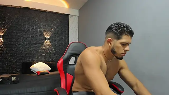 Snapshot of taurus_boy1 chatting on November 5, 10:48 am taurus boy1 online show from November 5, 10:48 am