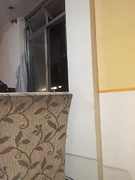 Snapshot of bellinii07 chatting on February 3, 2:14 am bellinii07 online show from February 3, 2:14 am