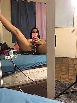 Snapshot of bellinii07 chatting on February 27, 5:13 am bellinii07 online show from February 27, 5:13 am