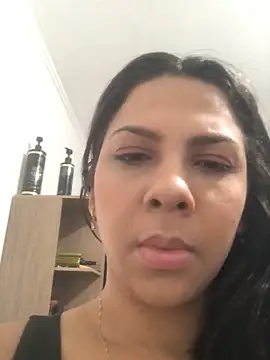 Snapshot of bellinii07 chatting on February 22, 2:02 am bellinii07 online show from February 22, 2:02 am