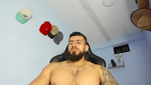 Snapshot of _Poseidon1_ chatting on October 4, 4:43 am  Poseidon1  online show from October 4, 4:43 am