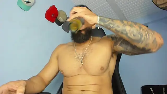 Snapshot of _Poseidon1_ chatting on October 17, 4:37 am  Poseidon1  online show from October 17, 4:37 am