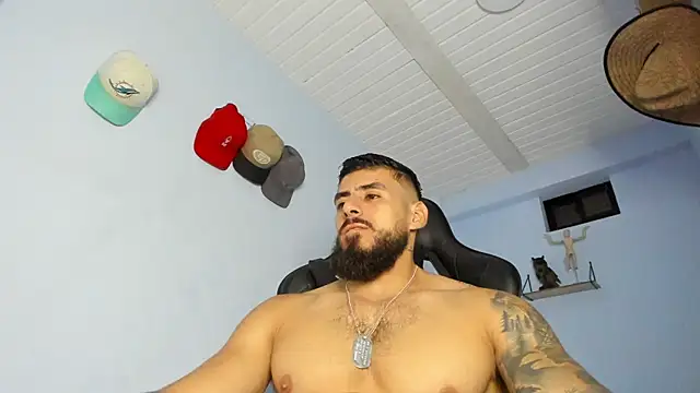 Snapshot of _Poseidon1_ chatting on October 18, 4:37 am  Poseidon1  online show from October 18, 4:37 am