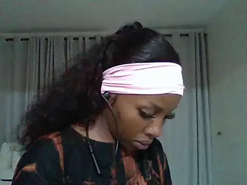 Snapshot of Queen_loveer chatting on May 26, 8:38 pm Queen loveer online show from May 26, 8:38 pm