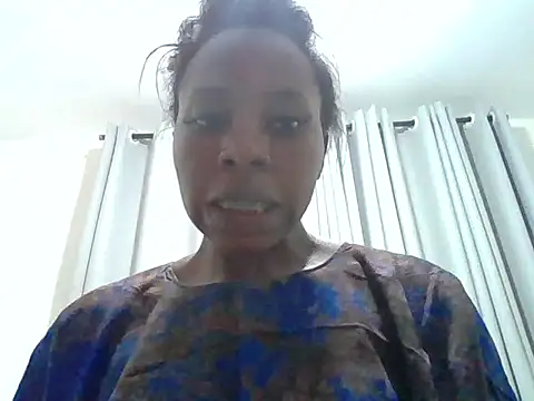Snapshot of Queen_loveer chatting on June 2, 5:37 pm Queen loveer online show from June 2, 5:37 pm
