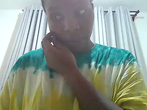 Snapshot of Queen_loveer chatting on July 1, 10:09 pm Queen loveer online show from July 1, 10:09 pm