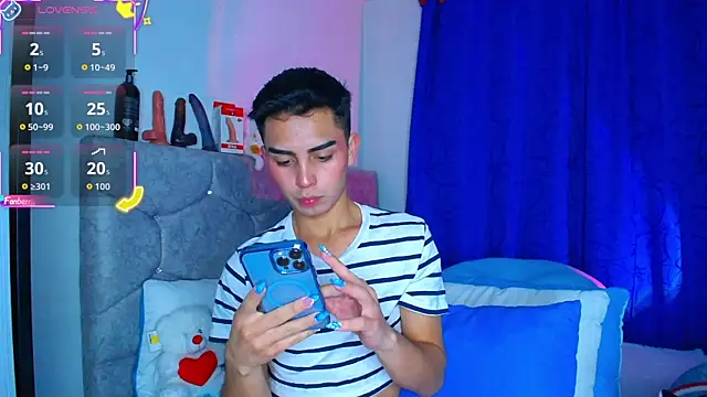 OwenBluee online show from October 20, 6:14 am