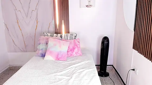 mia six66 online show from December 18, 12:11 pm