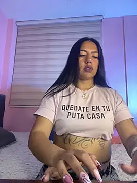 Ivann4 online show from December 5, 9:00 pm