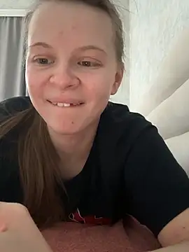 wrenlie online show from February 10, 6:17 am