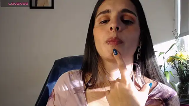Snapshot of alma_violeta chatting on January 26, 10:02 pm alma violeta online show from January 26, 10:02 pm