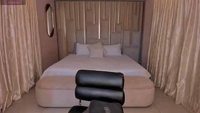 MariaHerrera  online show from December 15, 7:40 pm