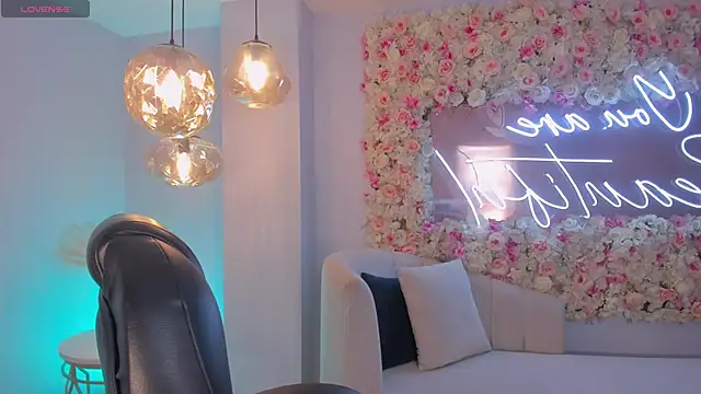 ArianaDumont online show from October 21, 11:55 am