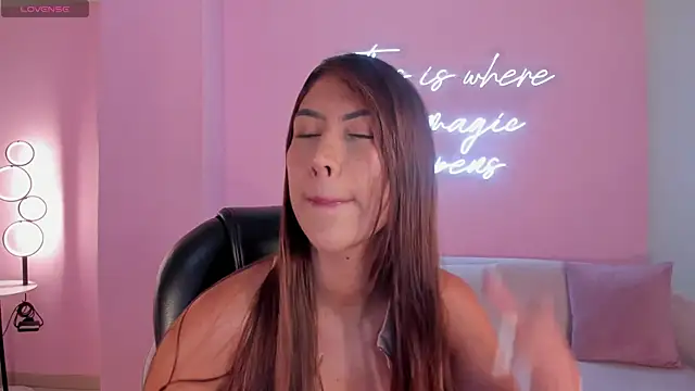 ArianaDumont online show from May 5, 11:18 am