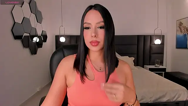 Snapshot of KatieStonne chatting on October 22, 6:13 am KatieStonne online show from October 22, 6:13 am