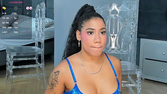 Snapshot of Salome_Diaz_ chatting on February 6, 1:05 am Salome Diaz  online show from February 6, 1:05 am