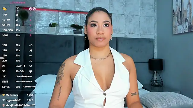 Snapshot of Salome_Diaz_ chatting on February 11, 11:01 pm Salome Diaz  online show from February 11, 11:01 pm