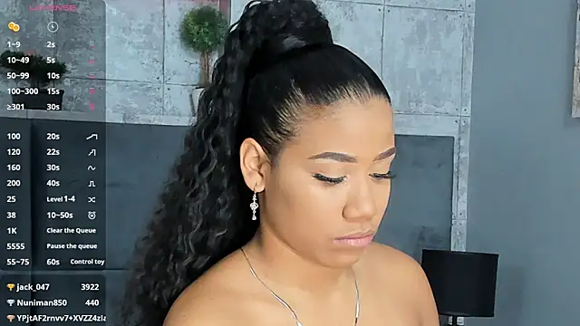 Snapshot of Salome_Diaz_ chatting on February 19, 1:17 pm Salome Diaz  online show from February 19, 1:17 pm