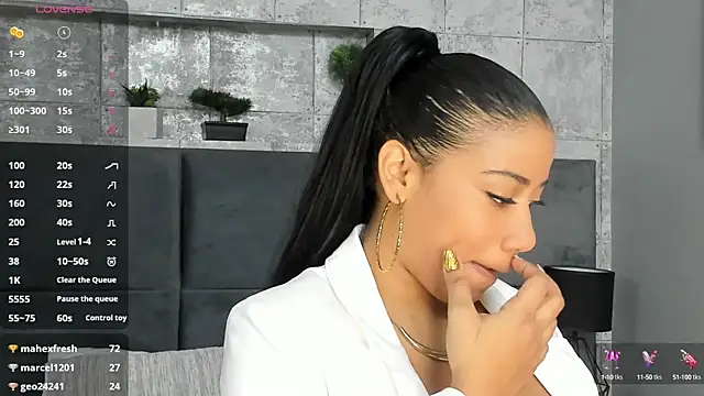 Snapshot of Salome_Diaz_ chatting on February 27, 1:28 pm Salome Diaz  online show from February 27, 1:28 pm