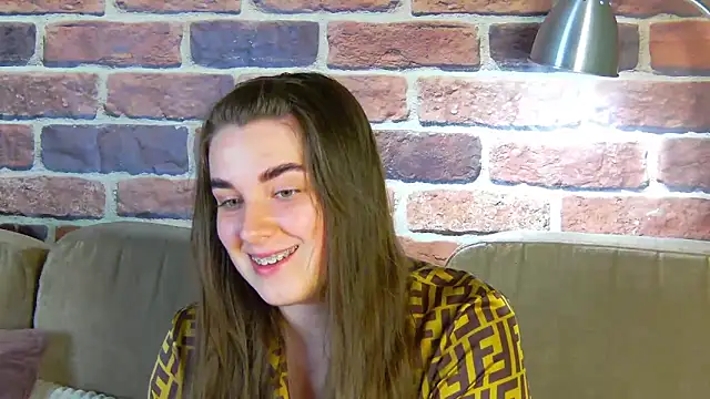 Snapshot of Sofia_Hugs chatting on May 16, 6:17 pm Sofia Hugs online show from May 16, 6:17 pm