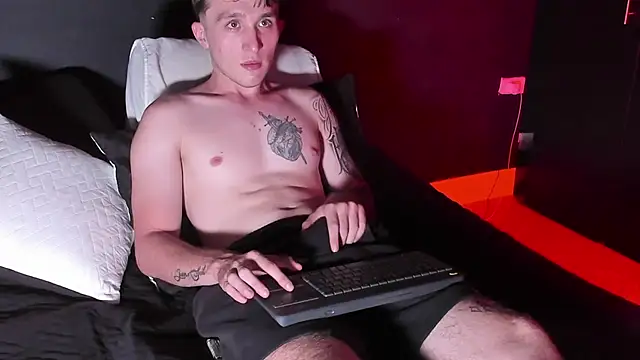 Snapshot of Dylanwhite23_ chatting on September 21, 10:33 pm Dylanwhite23 online show from September 21, 10:33 pm