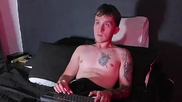 Snapshot of Dylanwhite23_ chatting on September 25, 12:14 am Dylanwhite23 online show from September 25, 12:14 am