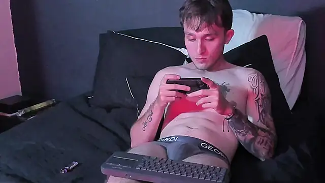 Snapshot of Dylanwhite23_ chatting on October 1, 4:40 am Dylanwhite23 online show from October 1, 4:40 am