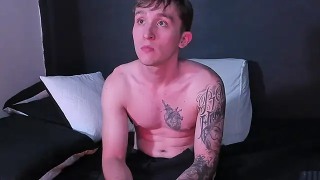 Snapshot of Dylanwhite23_ chatting on October 5, 8:29 pm Dylanwhite23 online show from October 5, 8:29 pm