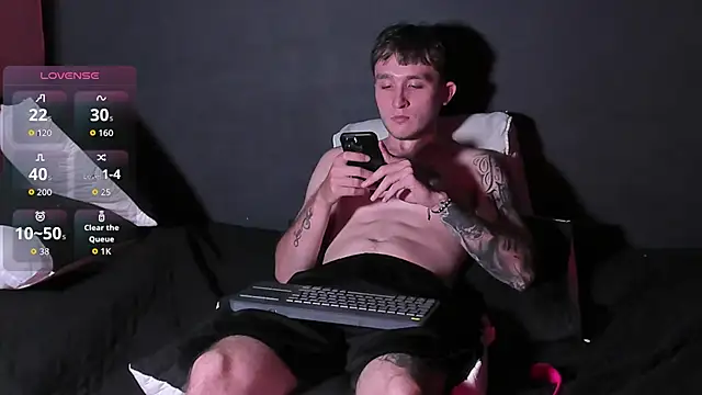 Snapshot of Dylanwhite23_ chatting on October 18, 8:20 pm Dylanwhite23 online show from October 18, 8:20 pm