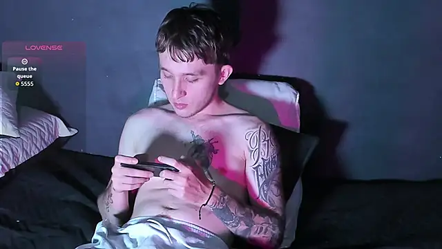 Snapshot of Dylanwhite23_ chatting on October 23, 6:17 pm Dylanwhite23 online show from October 23, 6:17 pm