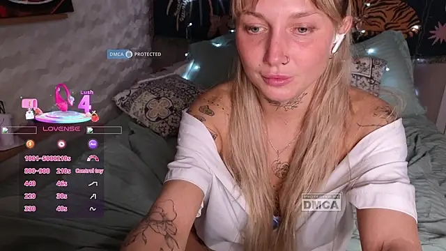 GoodGirl0024 online show from April 28, 8:36 pm