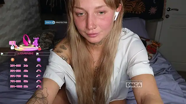 GoodGirl0024 online show from May 3, 8:37 pm