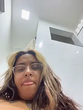 Snapshot of lolafairytail chatting on December 15, 4:00 pm lolafairytail online show from December 15, 4:00 pm