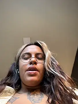 Snapshot of lolafairytail chatting on January 8, 11:23 am lolafairytail online show from January 8, 11:23 am