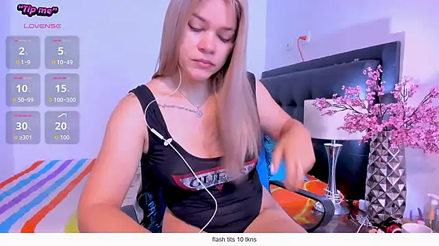 Snapshot of daniela_beauty chatting on April 9, 12:43 pm daniela beauty online show from April 9, 12:43 pm