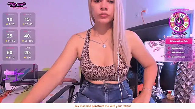 Snapshot of daniela_beauty chatting on May 15, 1:40 pm daniela beauty online show from May 15, 1:40 pm