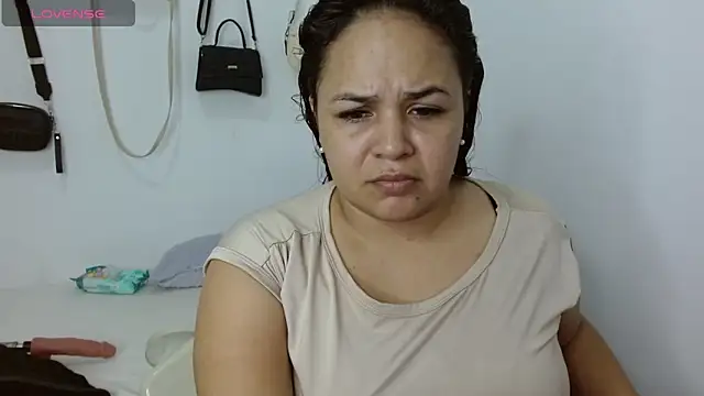 alinsonhot29 online show from May 1, 12:04 am
