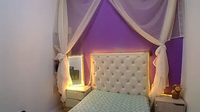 Snapshot of Ingrid_Casas chatting on December 17, 10:54 pm Ingrid Casas online show from December 17, 10:54 pm