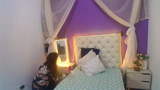 Snapshot of Ingrid_Casas chatting on December 19, 5:18 pm Ingrid Casas online show from December 19, 5:18 pm