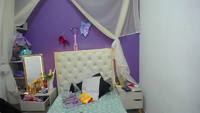 Snapshot of Ingrid_Casas chatting on February 13, 12:02 am Ingrid Casas online show from February 13, 12:02 am