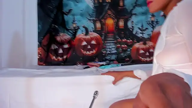 Snapshot of Juliette__3 chatting on November 1, 11:01 am Juliette  3 online show from November 1, 11:01 am